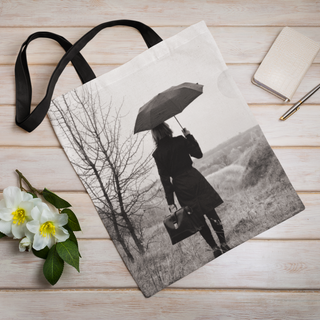 Lina vai kokvilnas auduma maisiņš «Sieviete ar lietussargu» | Kolekcija «Melnbalts»