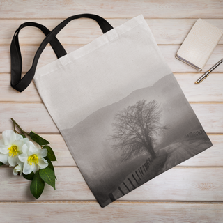 Lina vai kokvilnas auduma maisiņš «Koks miglainā rītā» | Kolekcija «Melnbalts»