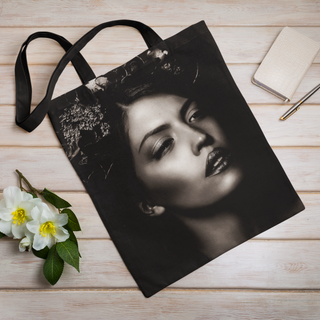 Lina vai kokvilnas auduma maisiņš «Sieviete ar ziedu vainagu» | Kolekcija «Melnbalts»